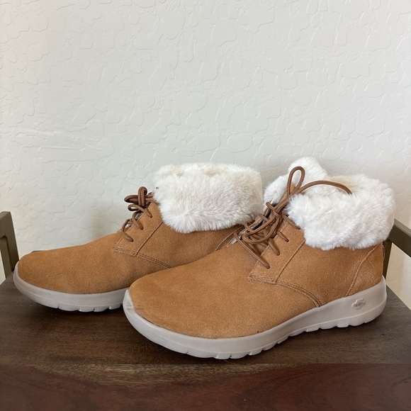 Skechers Shoes - Skechers women’s Tan Ankle Boots with White Fur. 9.5
